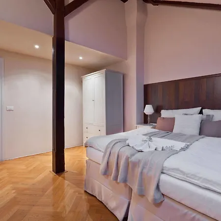 Prague Holiday Apartments Apartmanhotel 4*